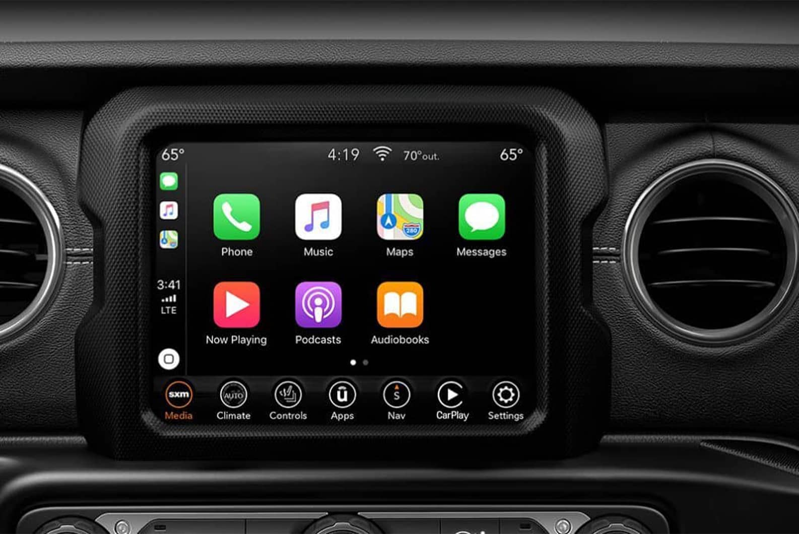 Gladiator-Interior-Uconnect-Apple-Carplay